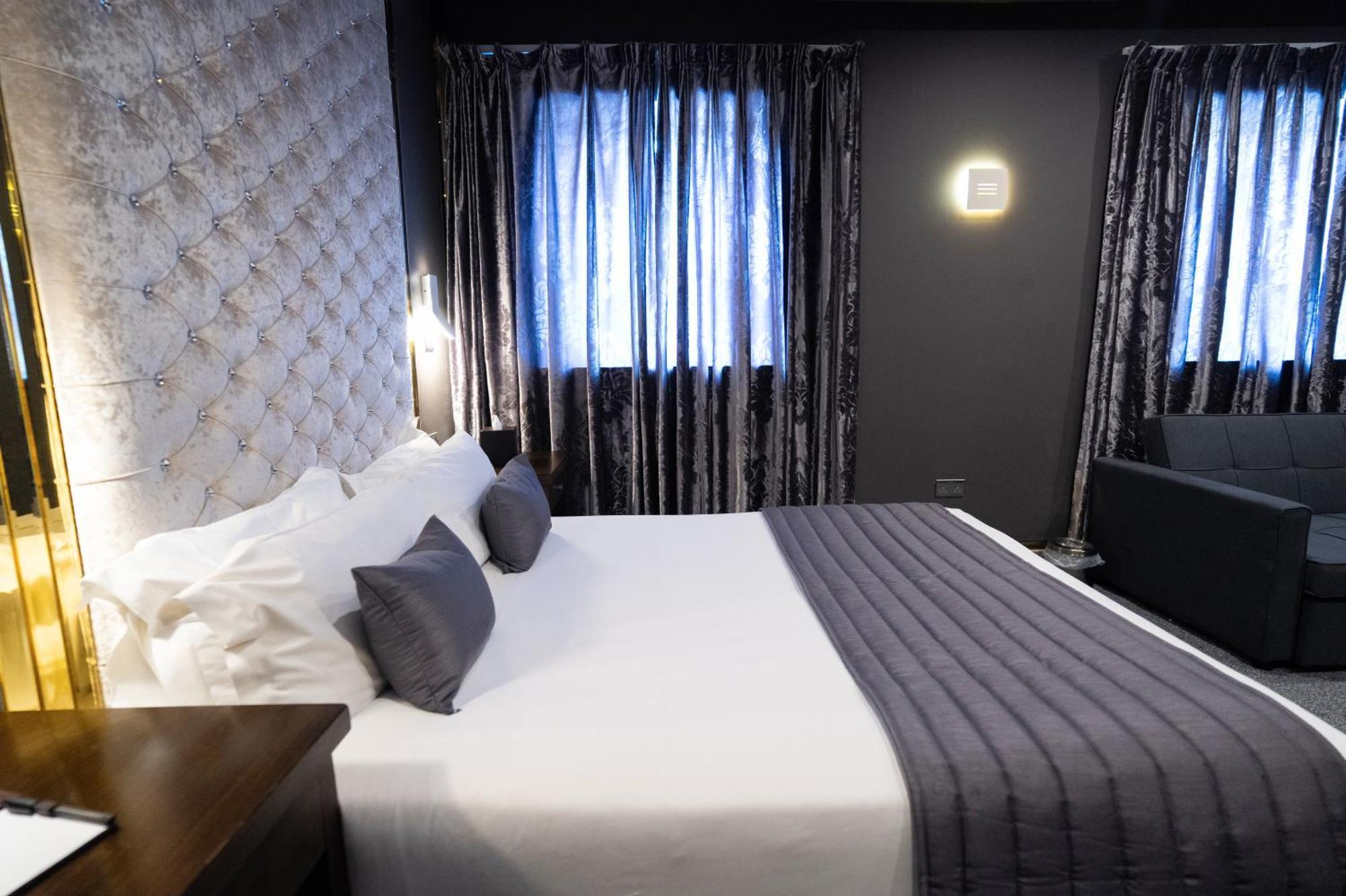 Grand Sapphire Hotel & Banqueting كرويدون المظهر الخارجي الصورة