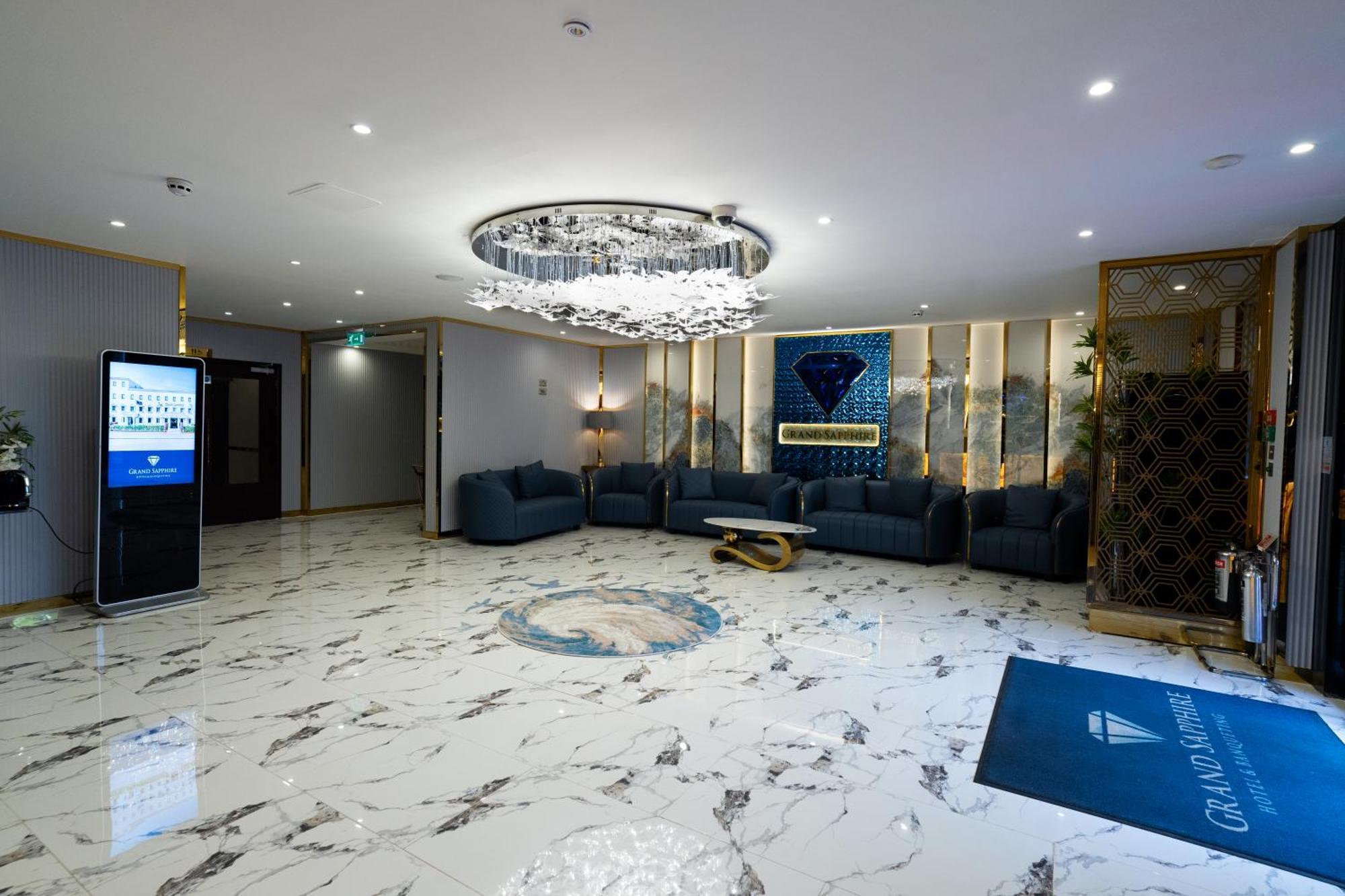 Grand Sapphire Hotel & Banqueting كرويدون المظهر الخارجي الصورة