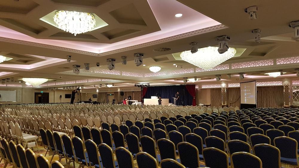 Grand Sapphire Hotel & Banqueting كرويدون المظهر الخارجي الصورة
